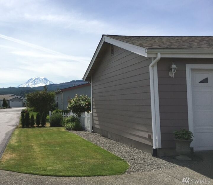 Property Photo:  302 Willow St  WA 98360 