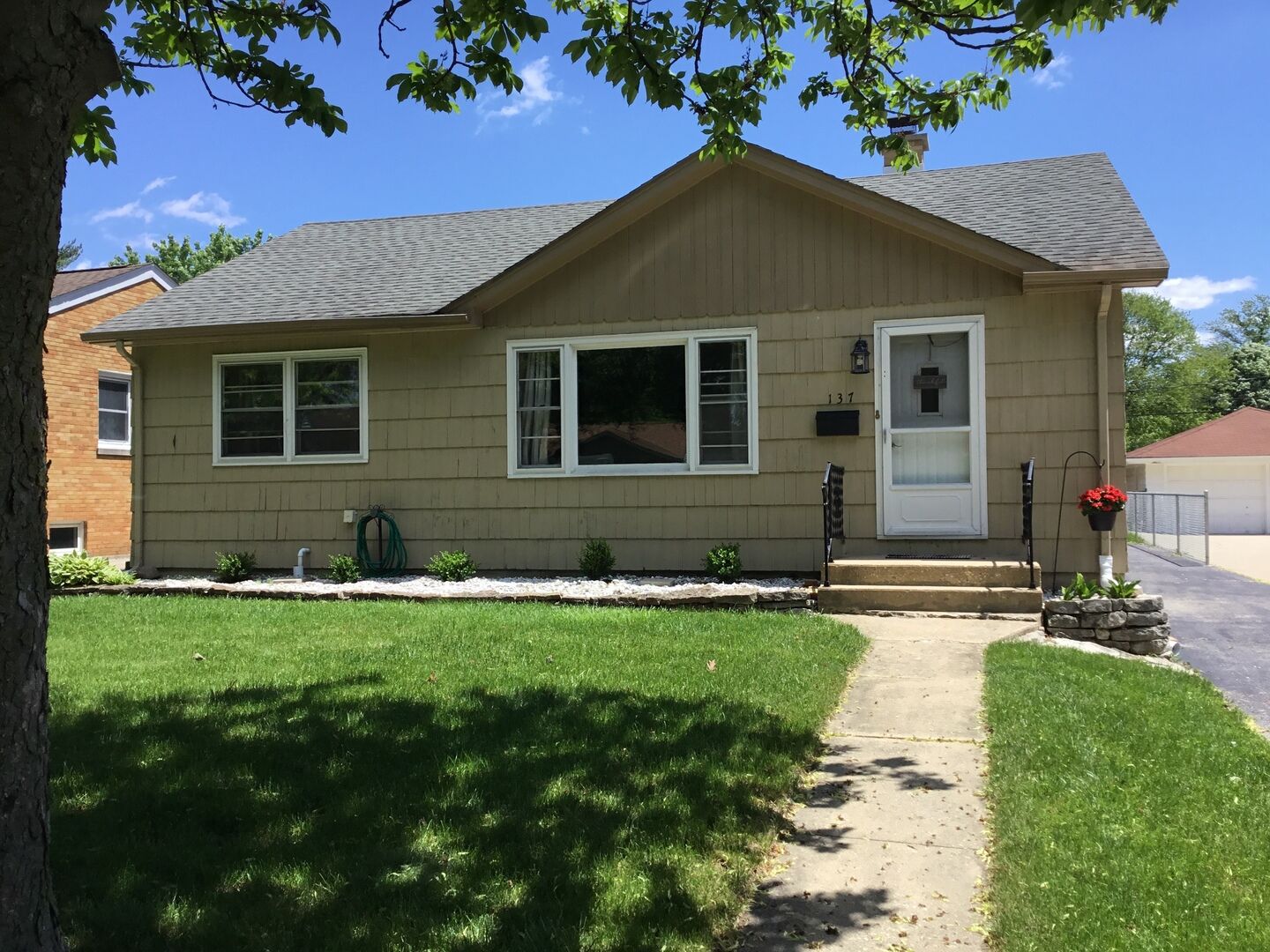 Property Photo:  137 Summit Avenue  IL 60181 