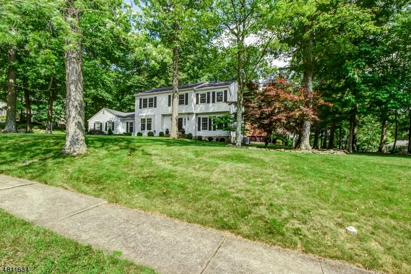 Property Photo:  2 Eagle Nest Ln  NJ 07853 