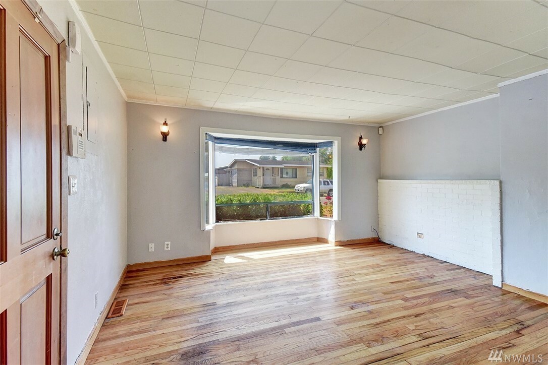 Property Photo: 2326 NE 9th Place WA 98056