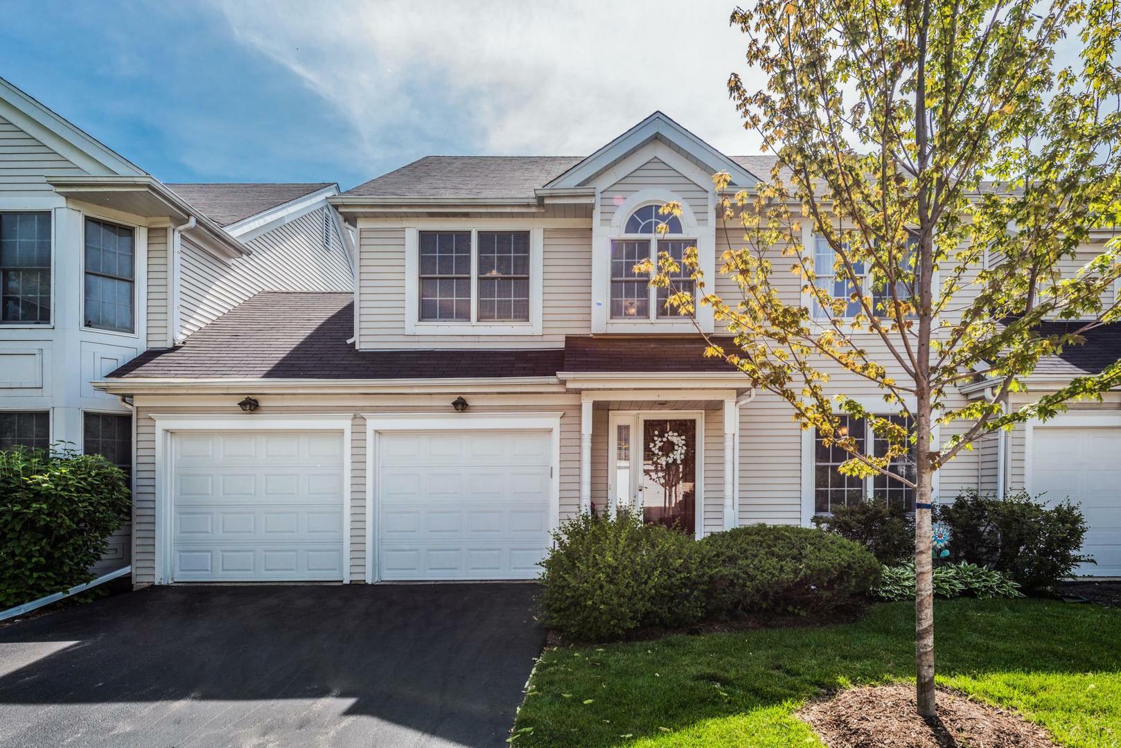 Property Photo: 907 Derby Course IL 60174