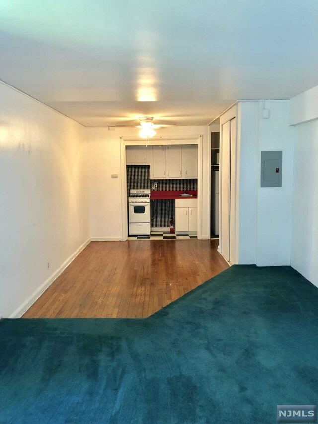 Property Photo:  3071 Edwin Avenue 3D  NJ 07024 