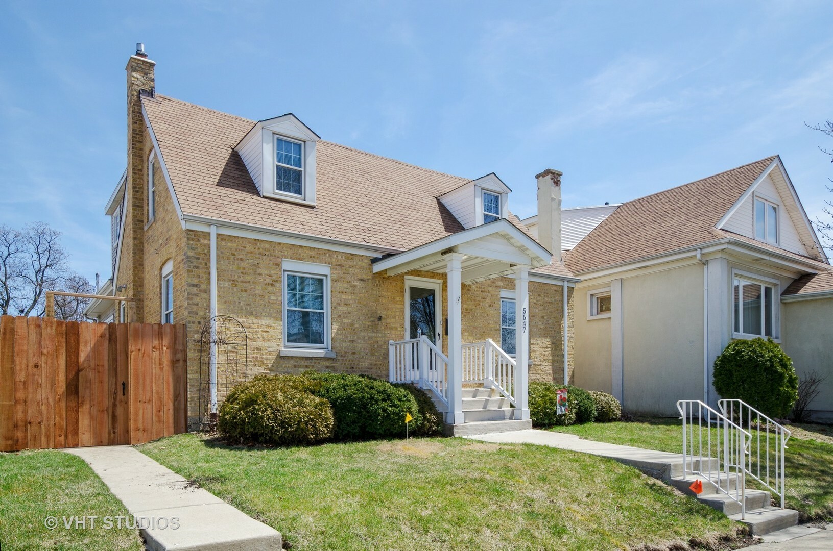 Property Photo: 5647 Ozark Avenue IL 60631