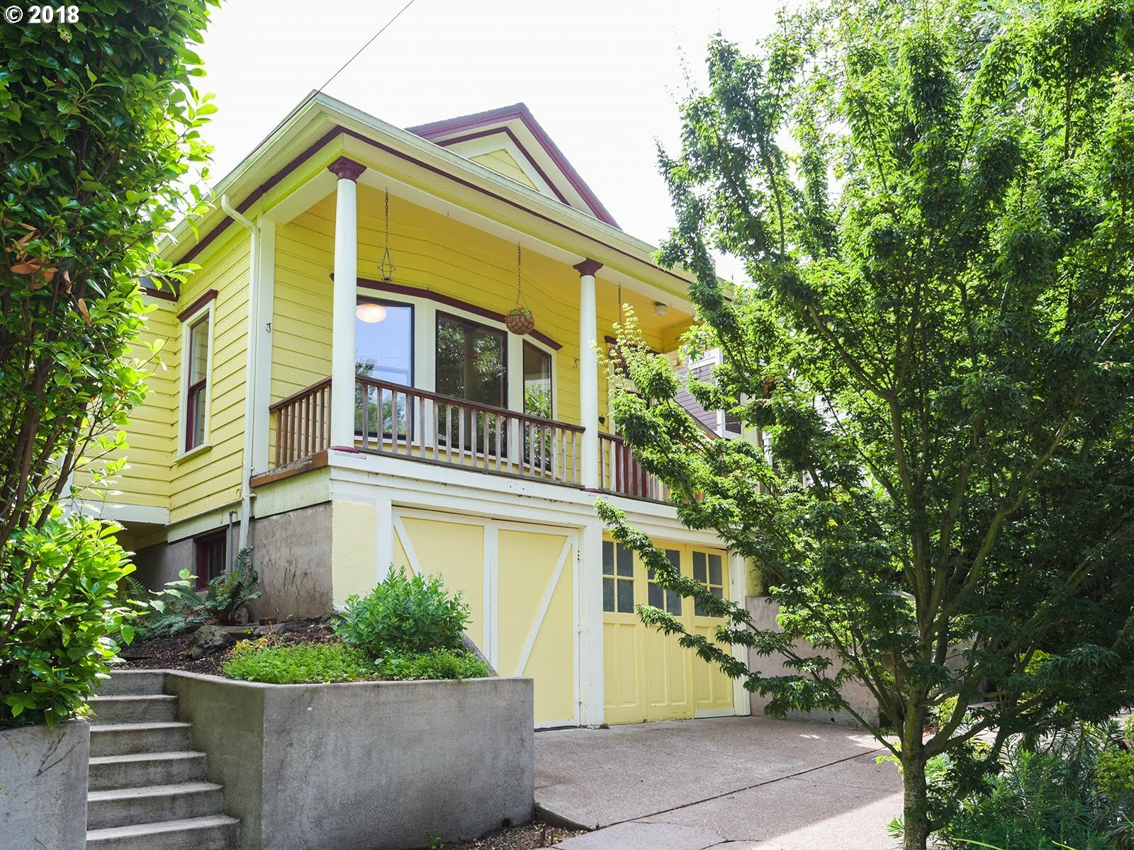 Property Photo:  426 SE 19th Ave  OR 97214 