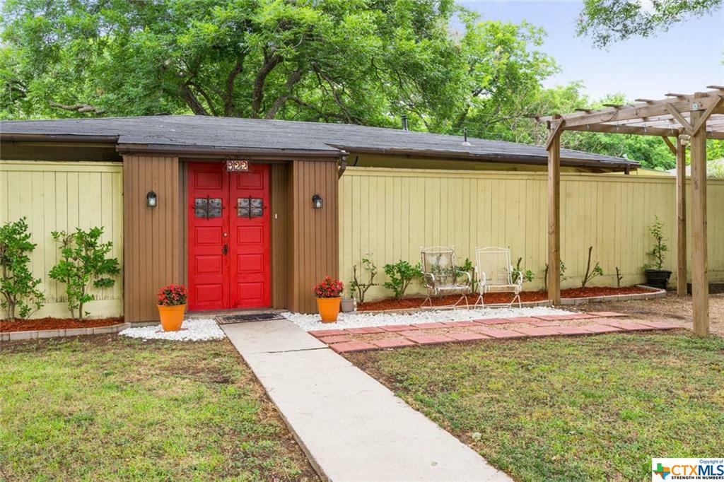 Property Photo:  922 Haynes  TX 78666 