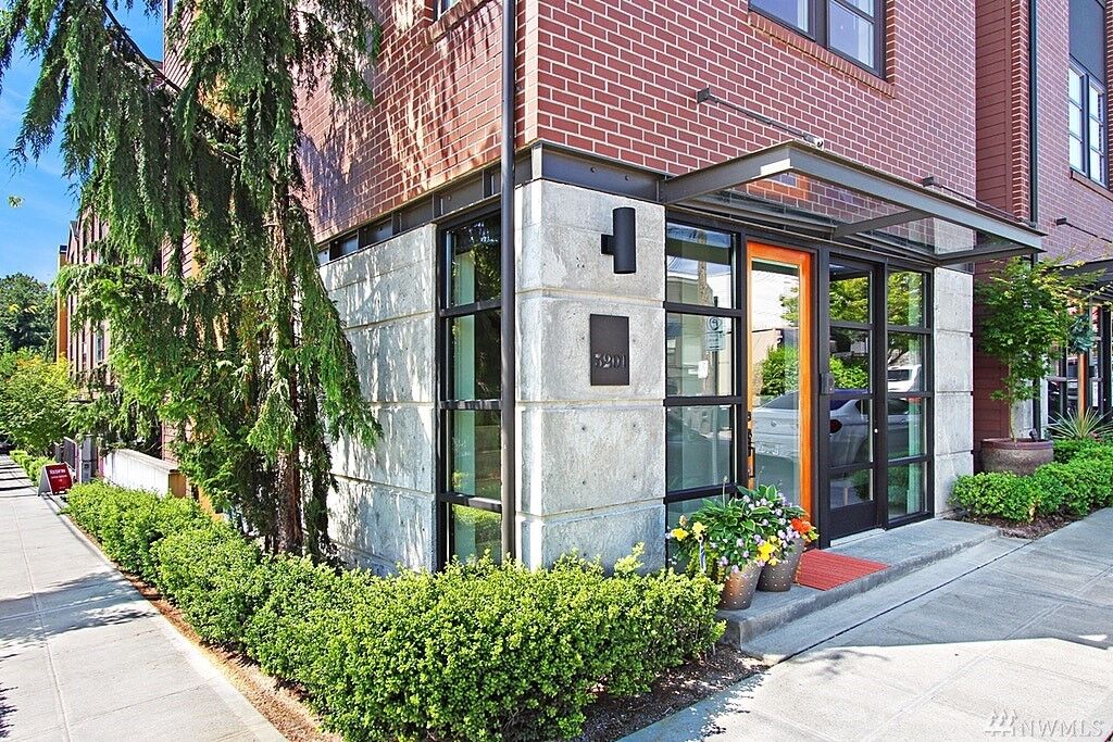 Property Photo: 3201 W Lynn St WA 98199