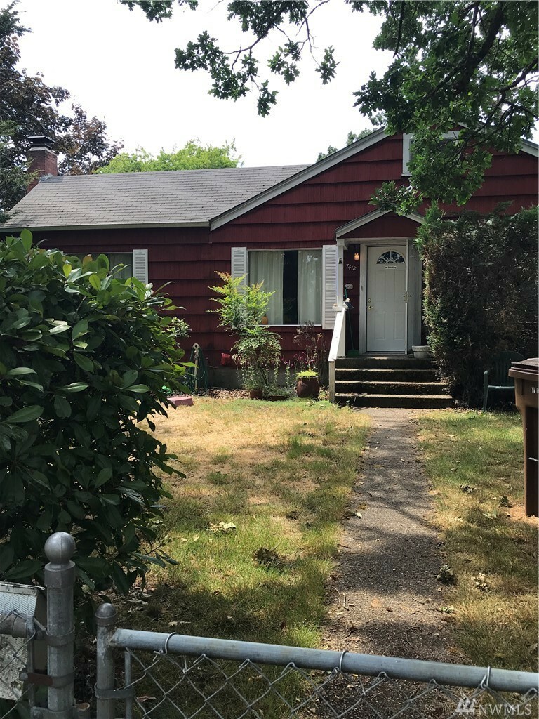 Property Photo: 7418 S Wapato WA 98409