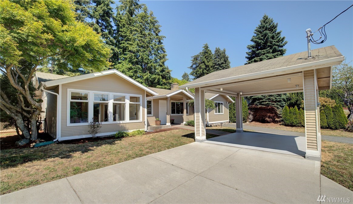 Property Photo: 23921 76th Ave W WA 98026