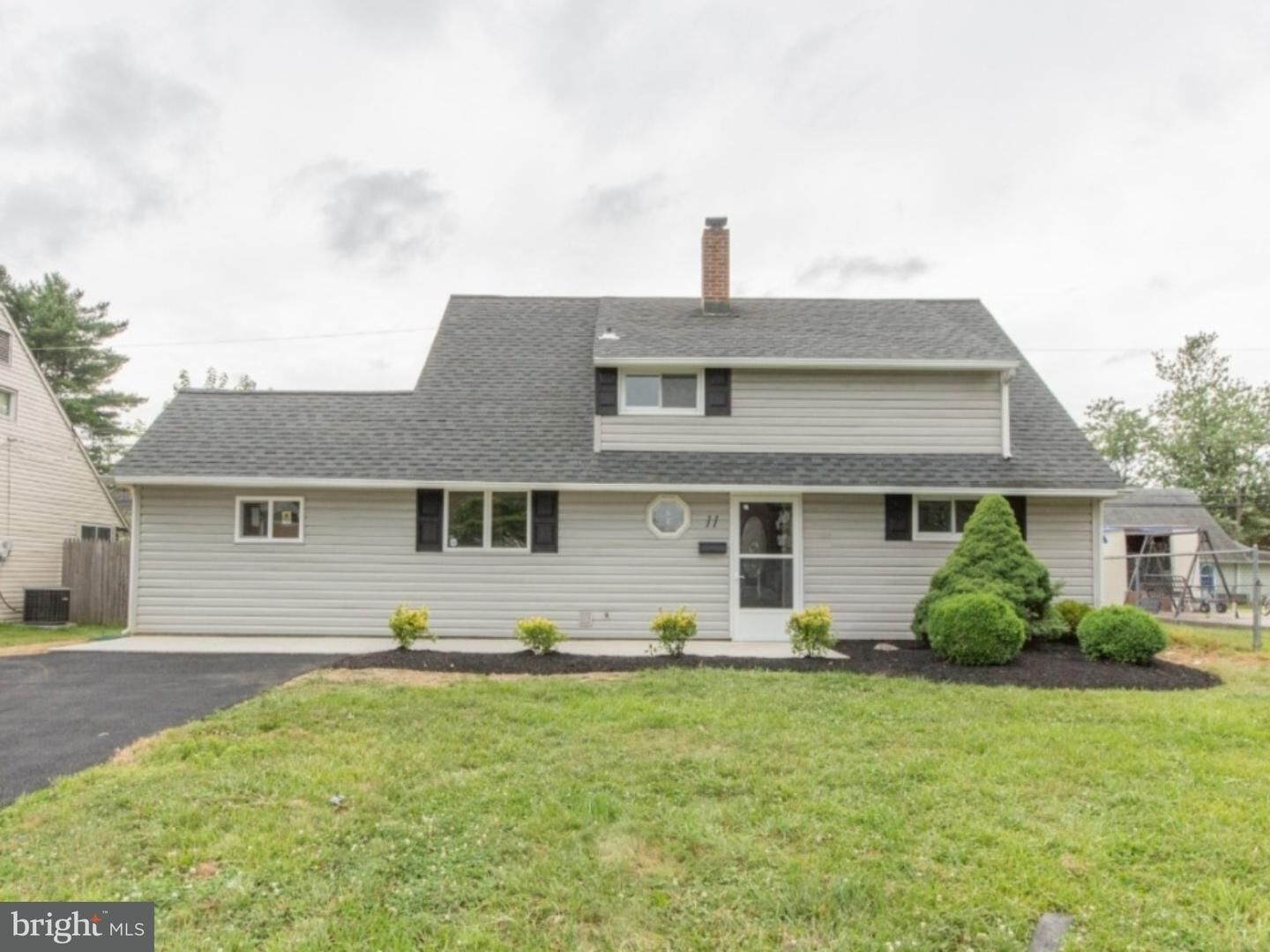 Property Photo:  11 Great Oak Road  PA 19057 