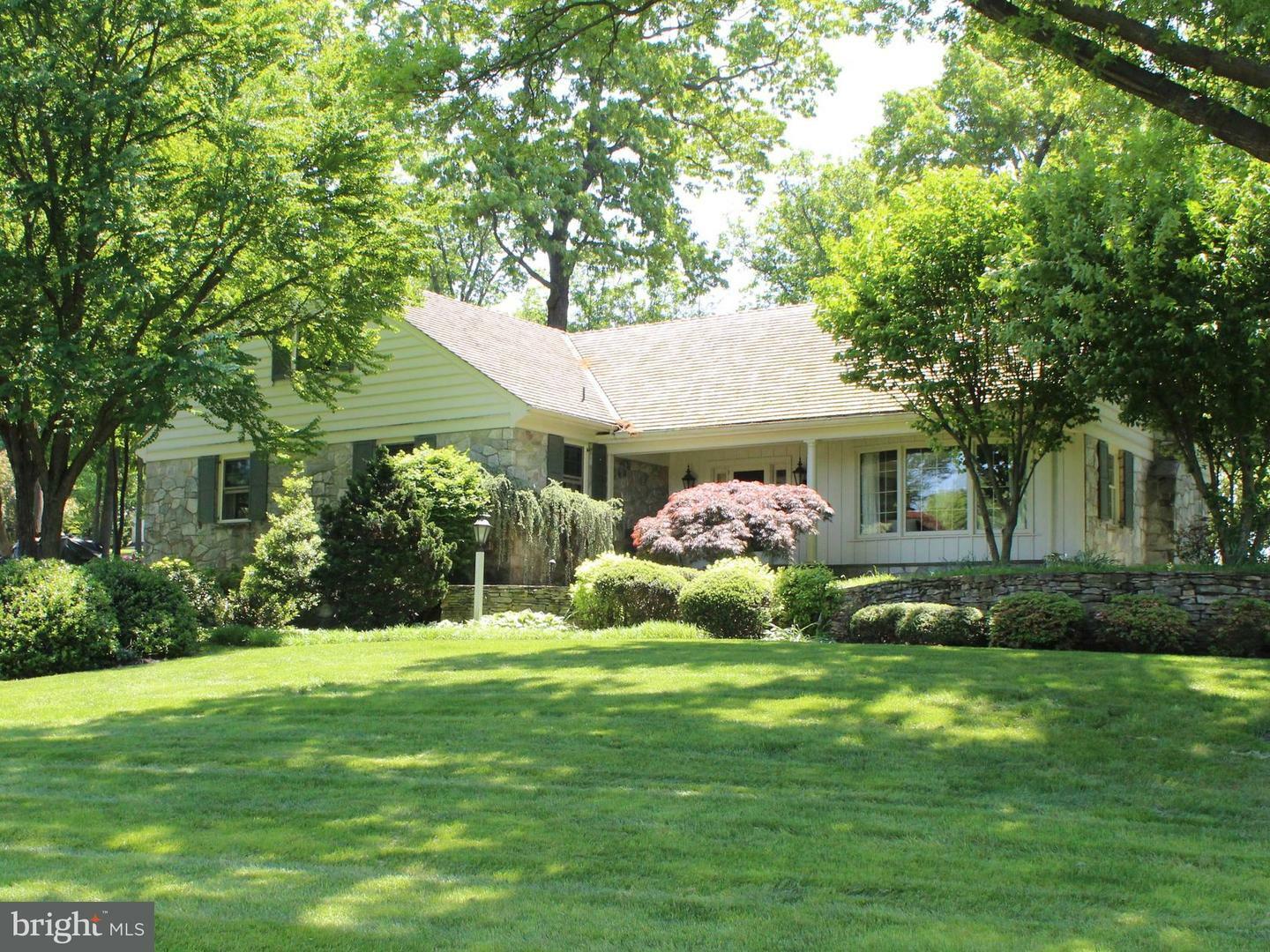 Property Photo:  6 Woodcliff Drive  PA 17540 