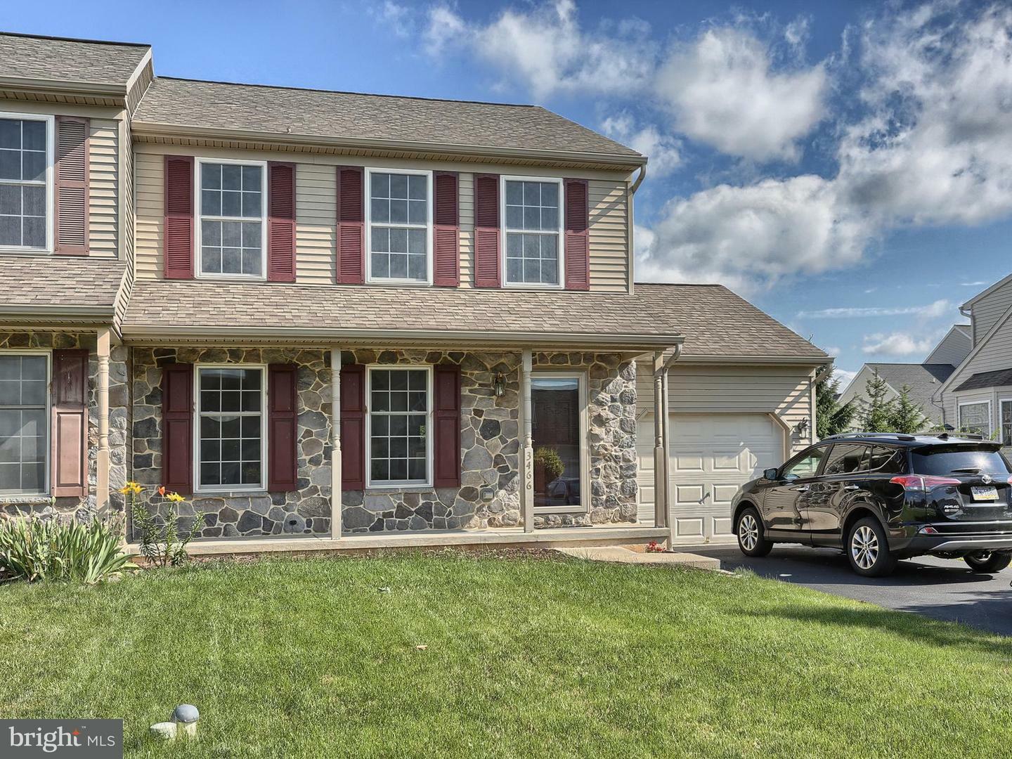 Property Photo: 3466 Green Leaf Drive PA 17552