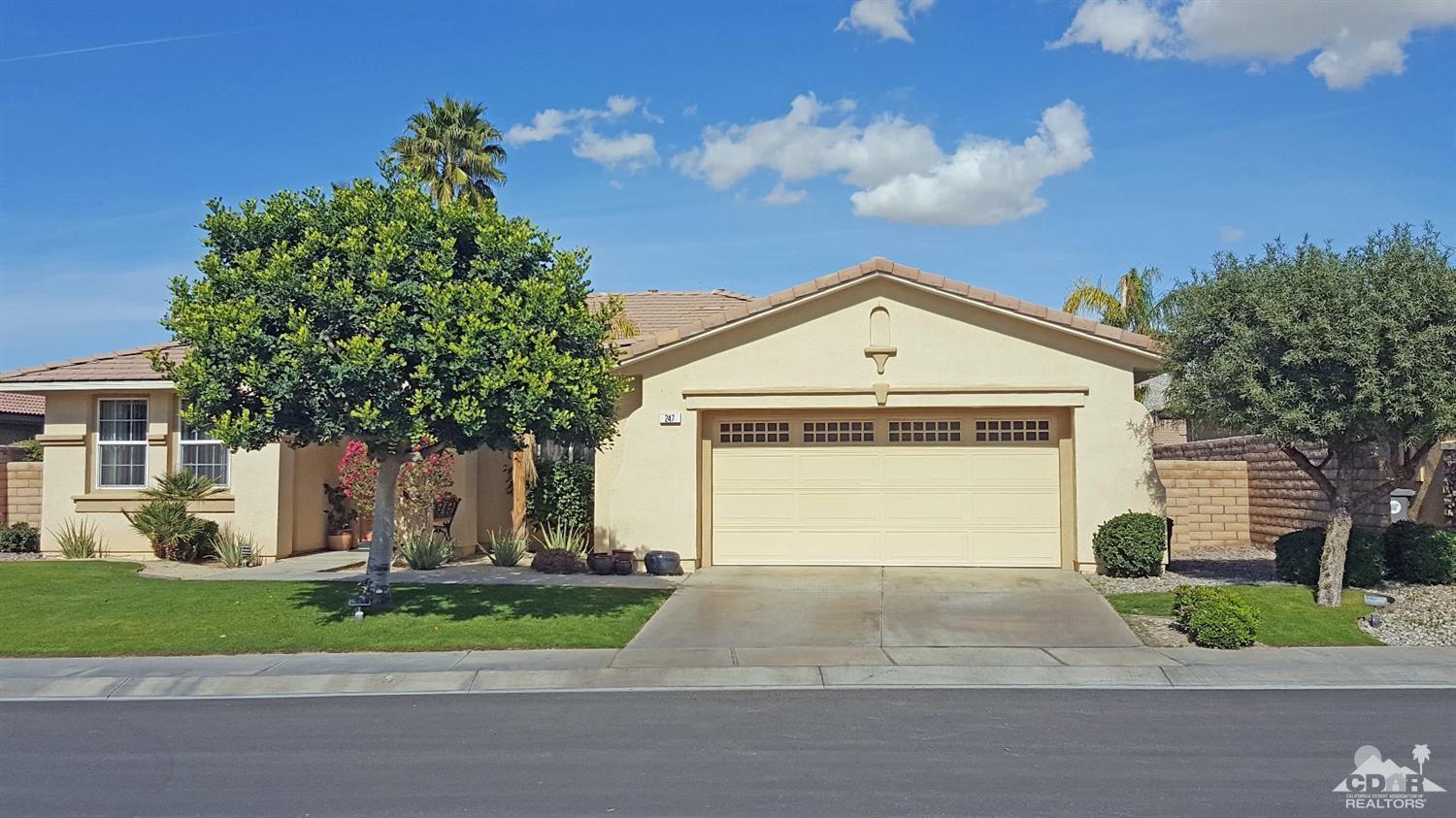 Property Photo: 247 Via San Lucia CA 92270