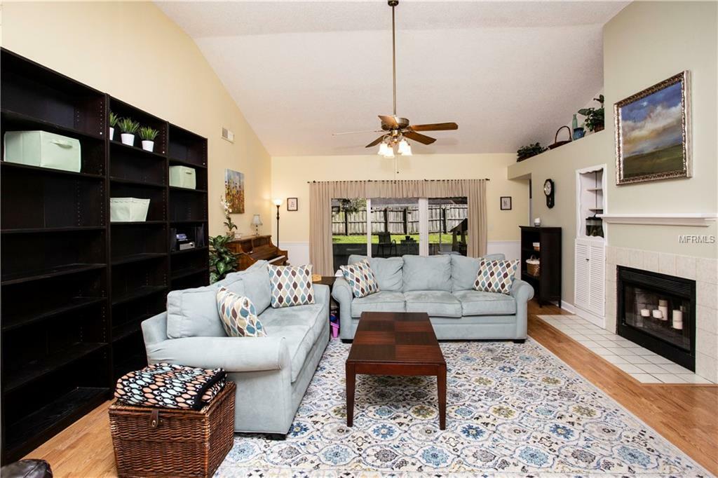 Property Photo: 1907 Coral Tree Court FL 33511