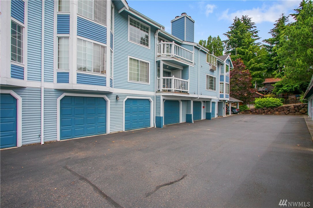 Property Photo:  150 NE 95th St 308  WA 98115 