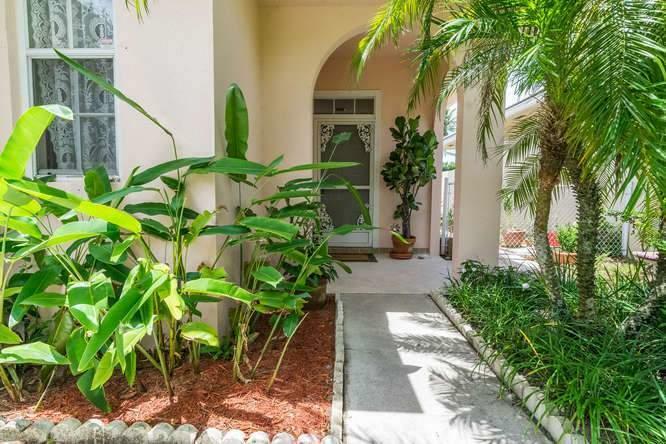 Property Photo:  1065 Bedford Avenue  FL 33403 