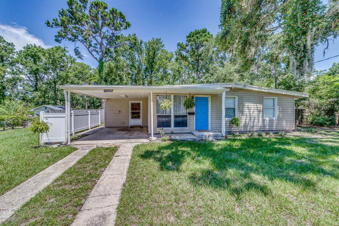 Property Photo: 10326 De Paul Drive FL 32218