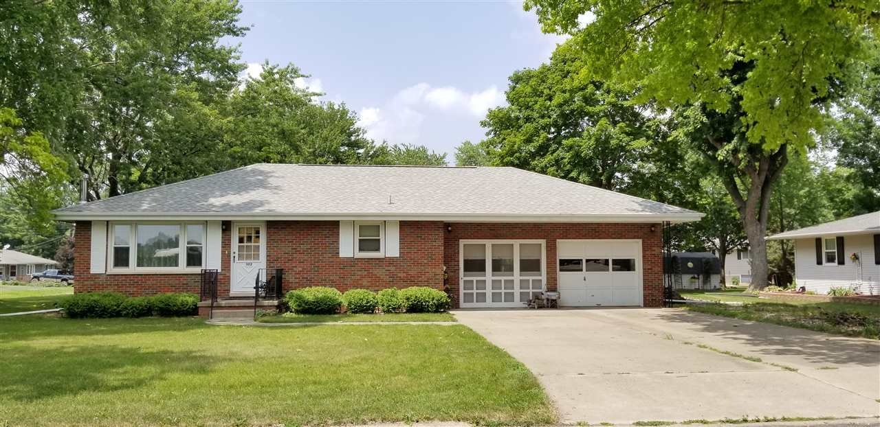 Property Photo:  302 E Tenth  IL 61533 