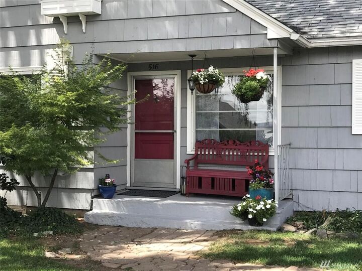 Property Photo:  516 S Franklin St  WA 98801 