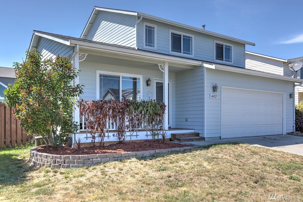 Property Photo: 1427 NW Almond Lp WA 98277