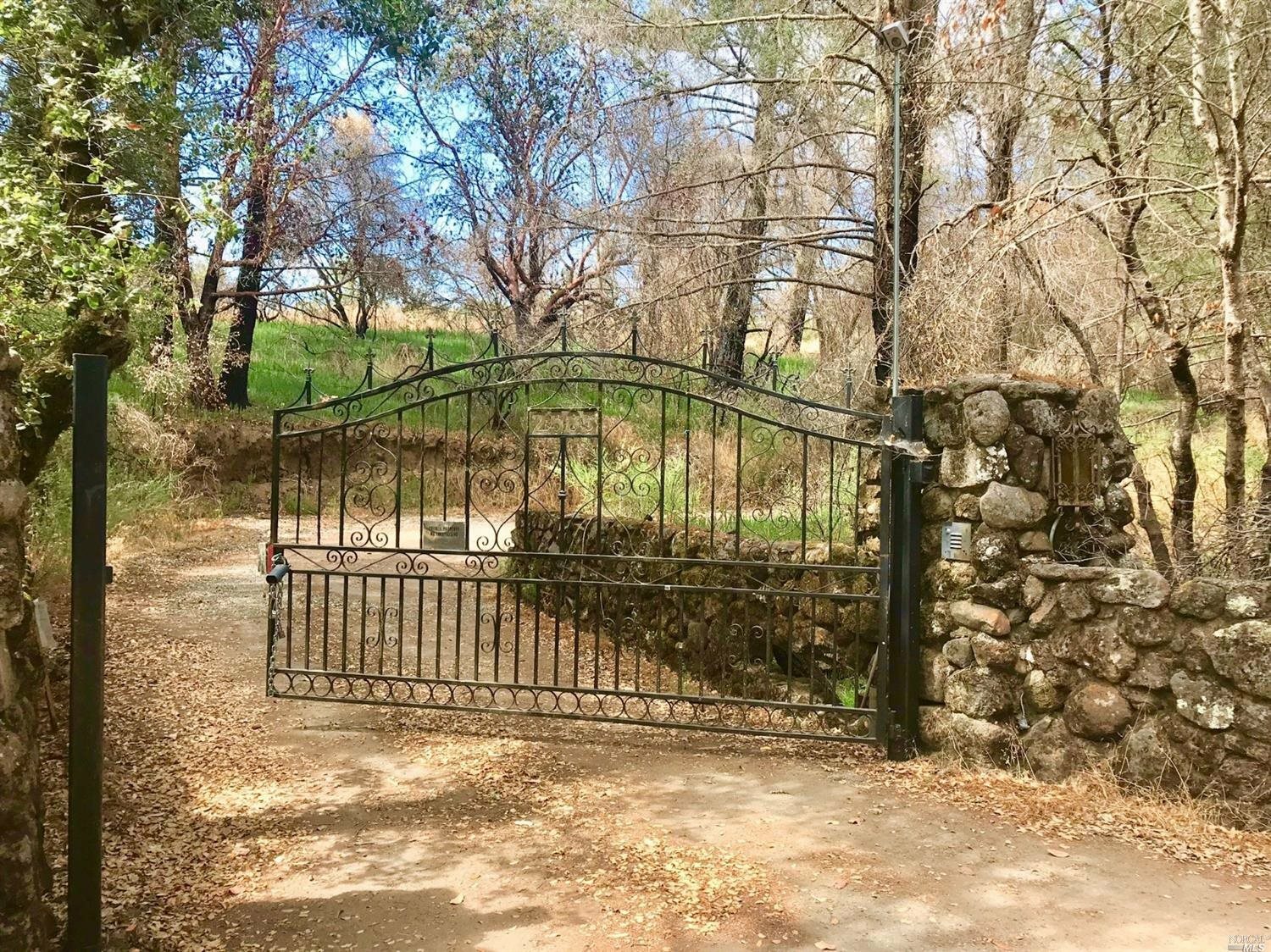 Property Photo: 2585 Lawndale Road CA 95452