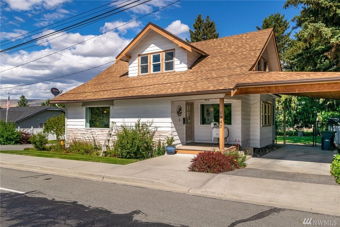 Property Photo:  1547 Methow  WA 98801 