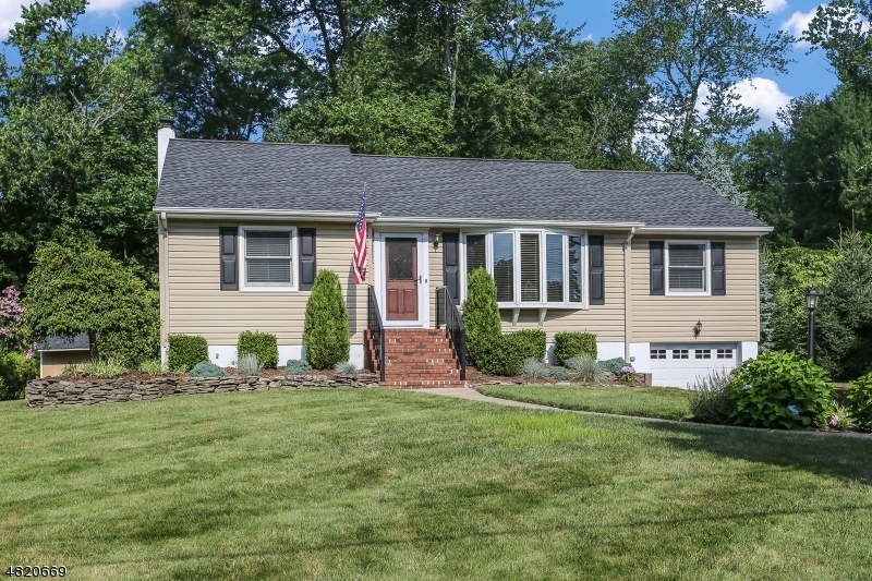 11 W Academy Dr  Hanover Twp. NJ 07981 photo