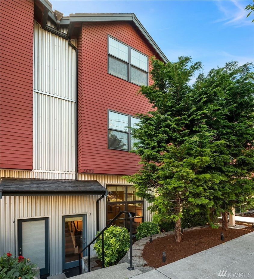 Property Photo:  3605 Interlake Ave N B  WA 98103 