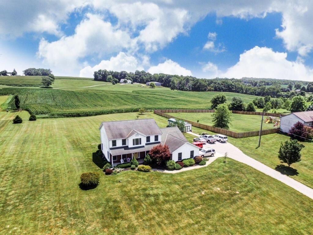 Property Photo: 16960 Connector Road OH 43019