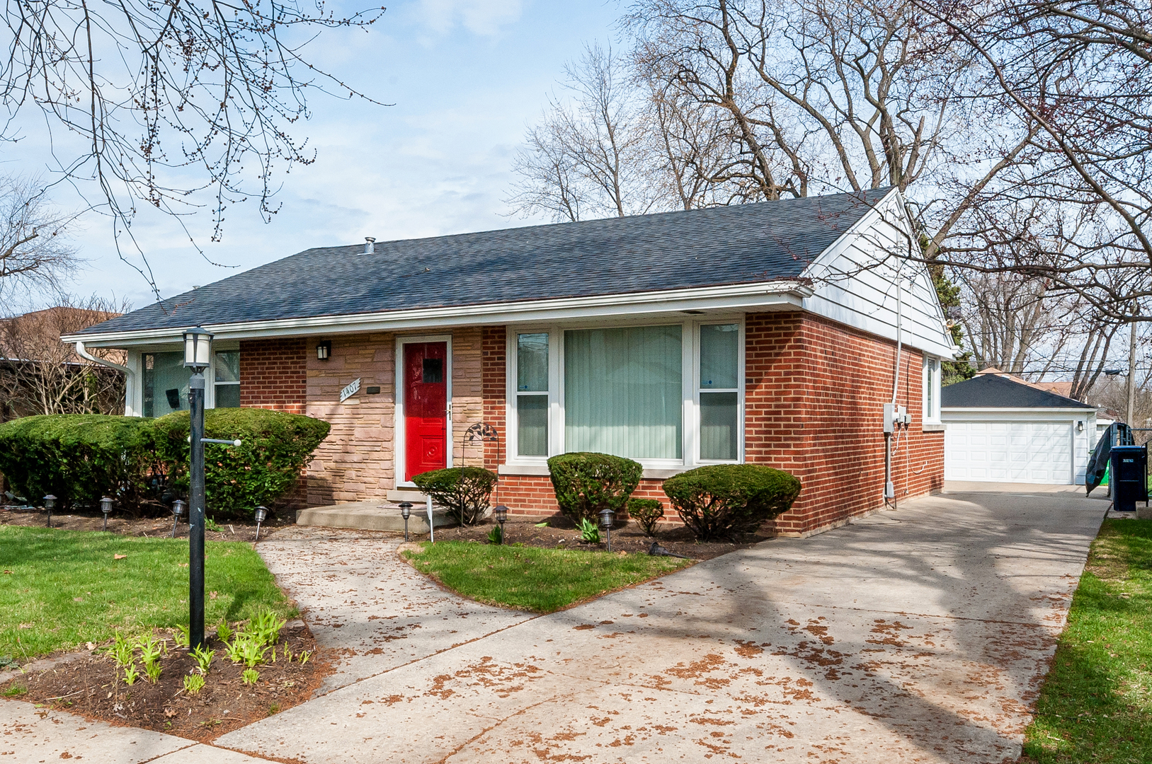 Property Photo:  1407 Heidorn Avenue  IL 60154 