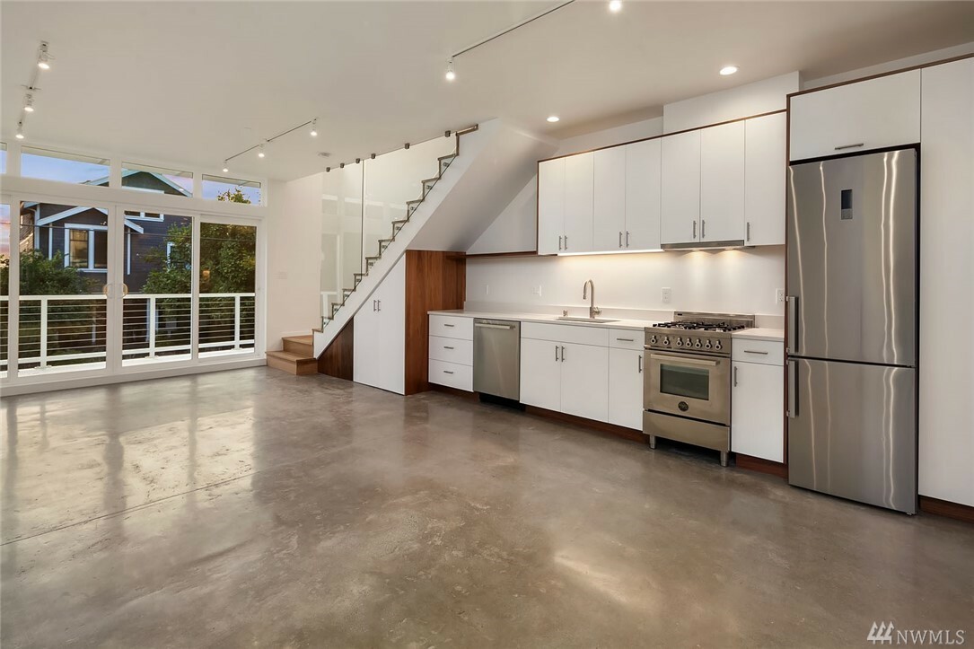 Property Photo: 732 D Belmont Place E WA 98102