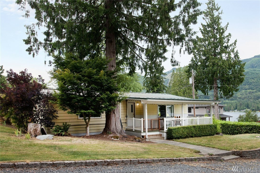 Property Photo:  475 W Lake Samish Dr  WA 98229 