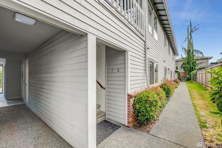 Property Photo: 221 3rd Avenue S 7 WA 98020