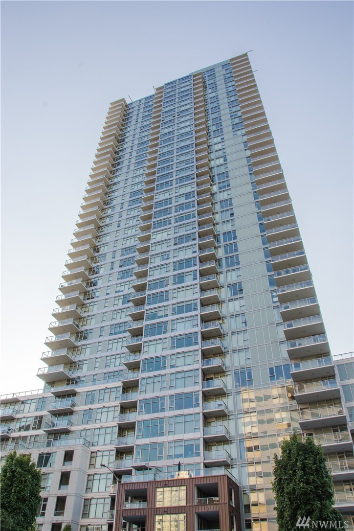 Property Photo: 588 Bell St 1001S WA 98121