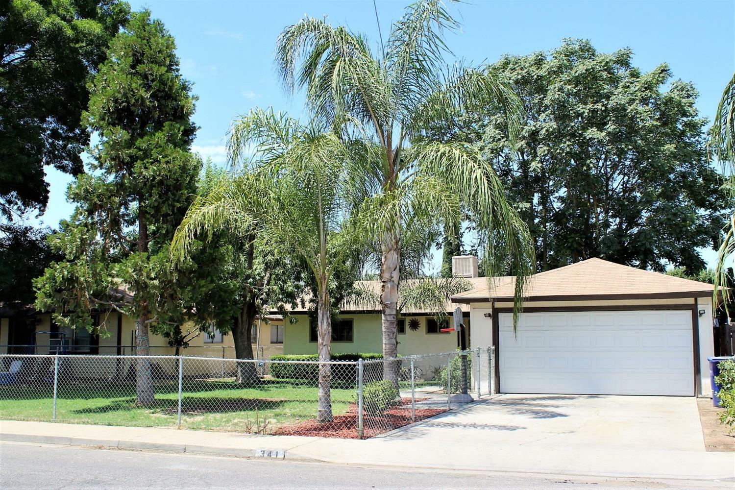 Property Photo:  341 N Shasta  CA 93223 