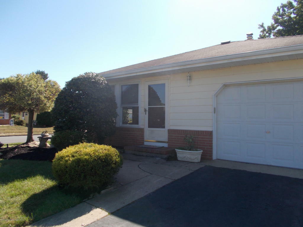 Property Photo:  2 Vera Cruz Court  NJ 08757 