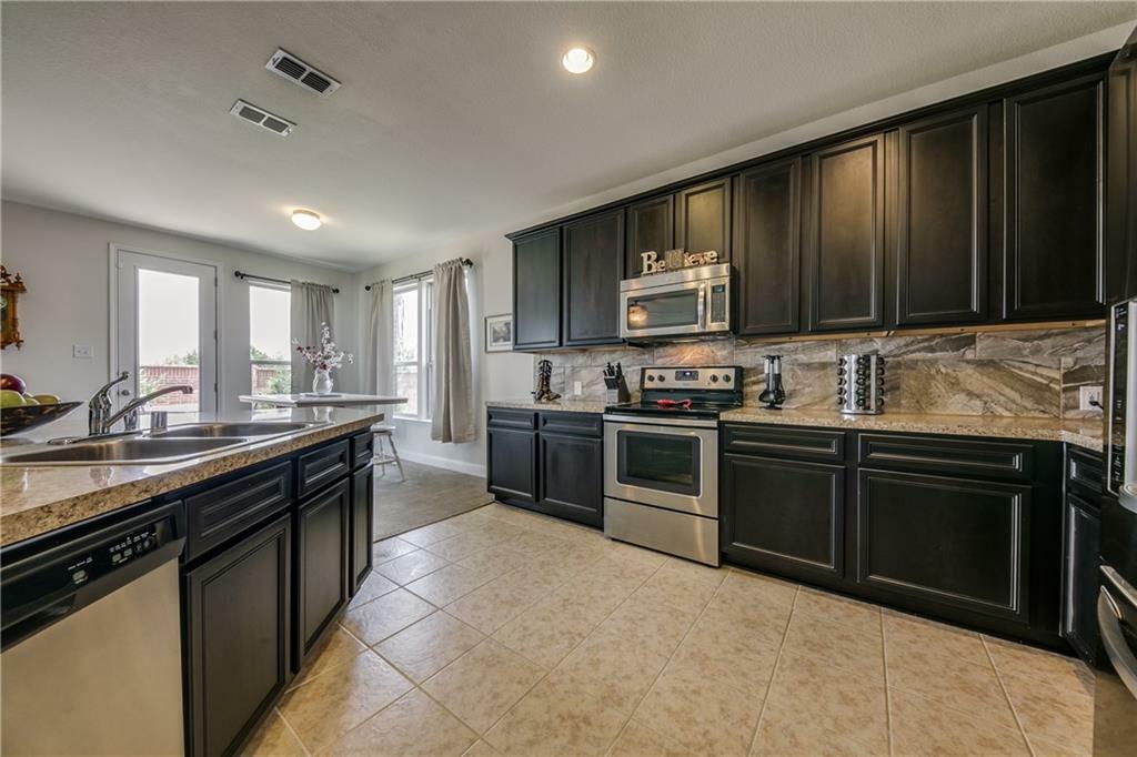 Property Photo: 4502 Maplewood Avenue TX 75180