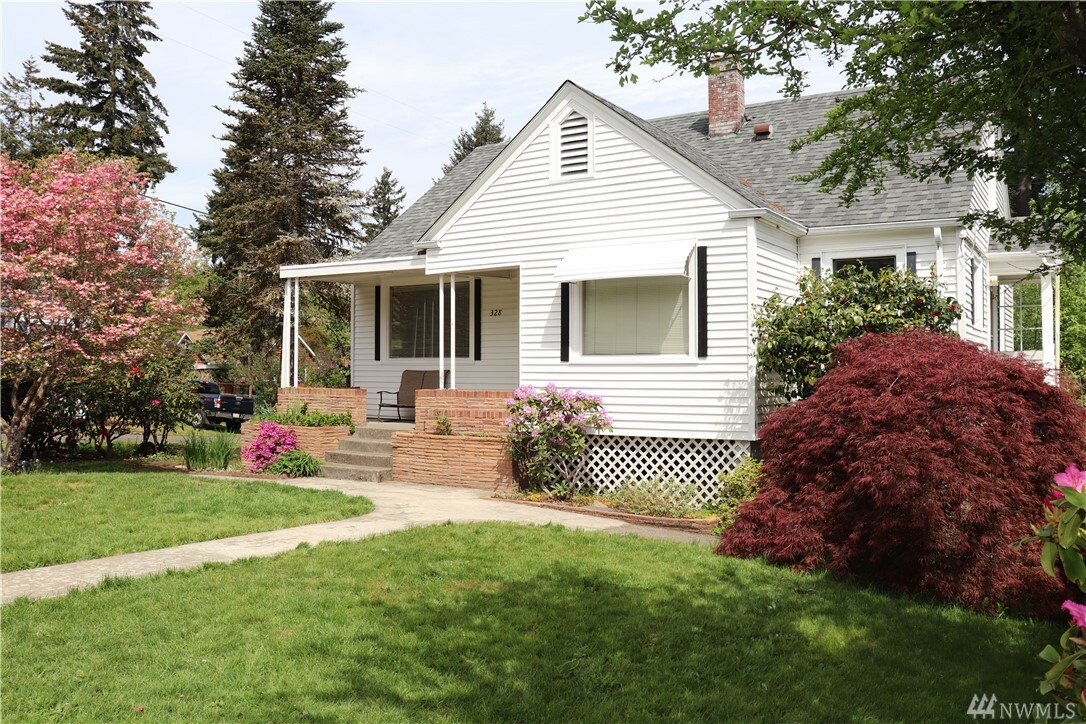 Property Photo:  328 W Wyandotte Ave  WA 98584 