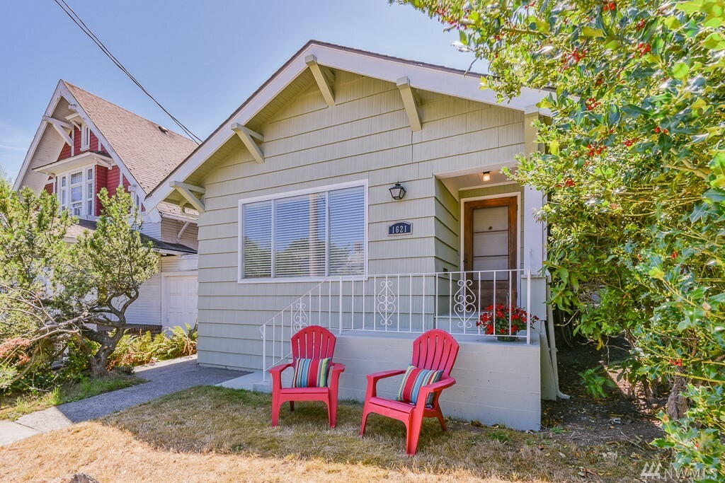 Property Photo:  1621 Burwell St  WA 98337 