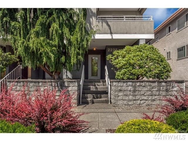 MLS#1334305: 2222 NW 58th St 201, Seattle, WA 98007