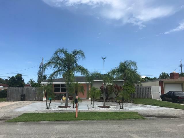 Property Photo: 2332 Lark Lane FL 33409
