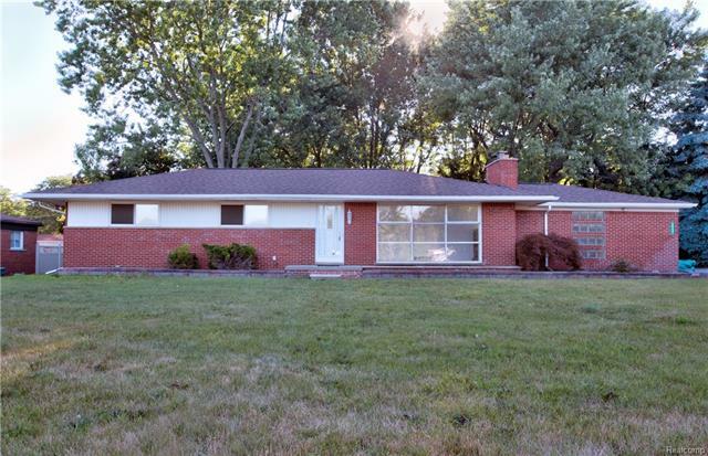 Property Photo: 28231 Farmington Road MI 48334