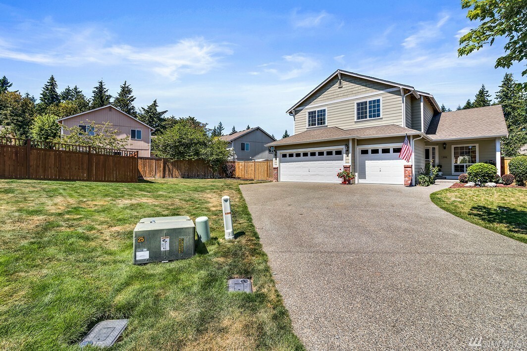 Property Photo:  2990 NE Mercer Ct  WA 98311 