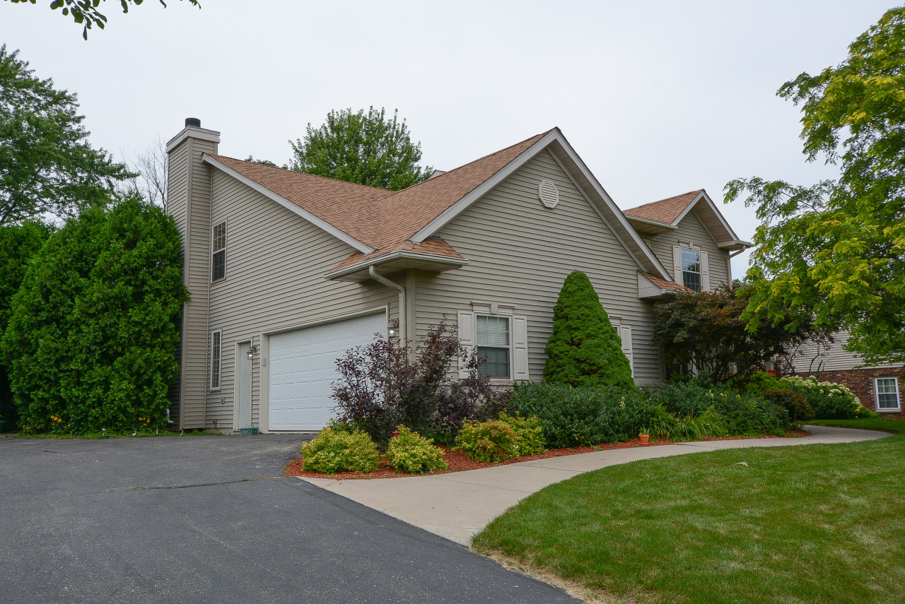 Property Photo: 2530 Wexford Rd WI 53405