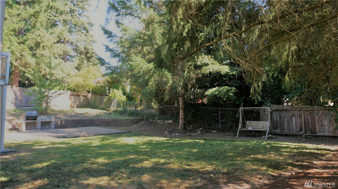 Property Photo:  15703 NE 1st Place  WA 98008 