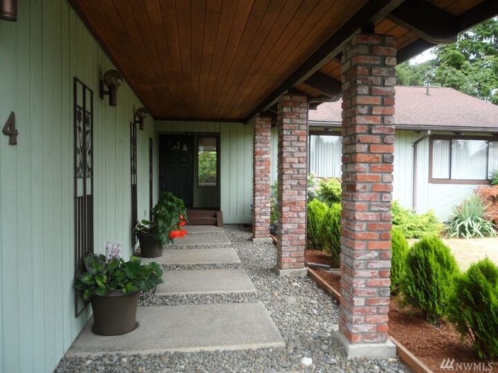 Property Photo: 1014 Fairway Dr WA 98520