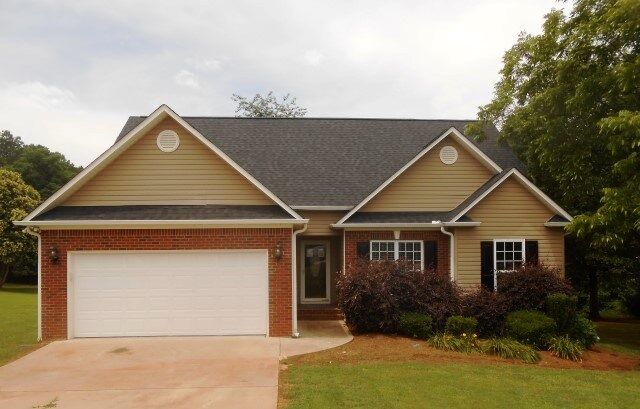 Property Photo: 412 White Horse Court SC 29306