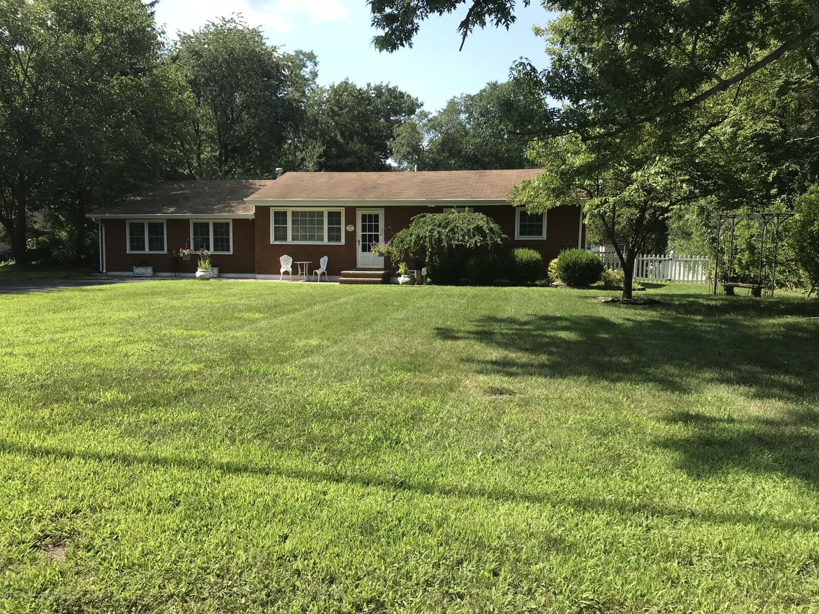 Property Photo:  9 Hemlock Court  NJ 08527 