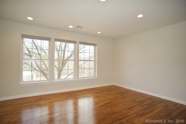 Property Photo:  32 Oakwood Avenue 5  CT 06850 