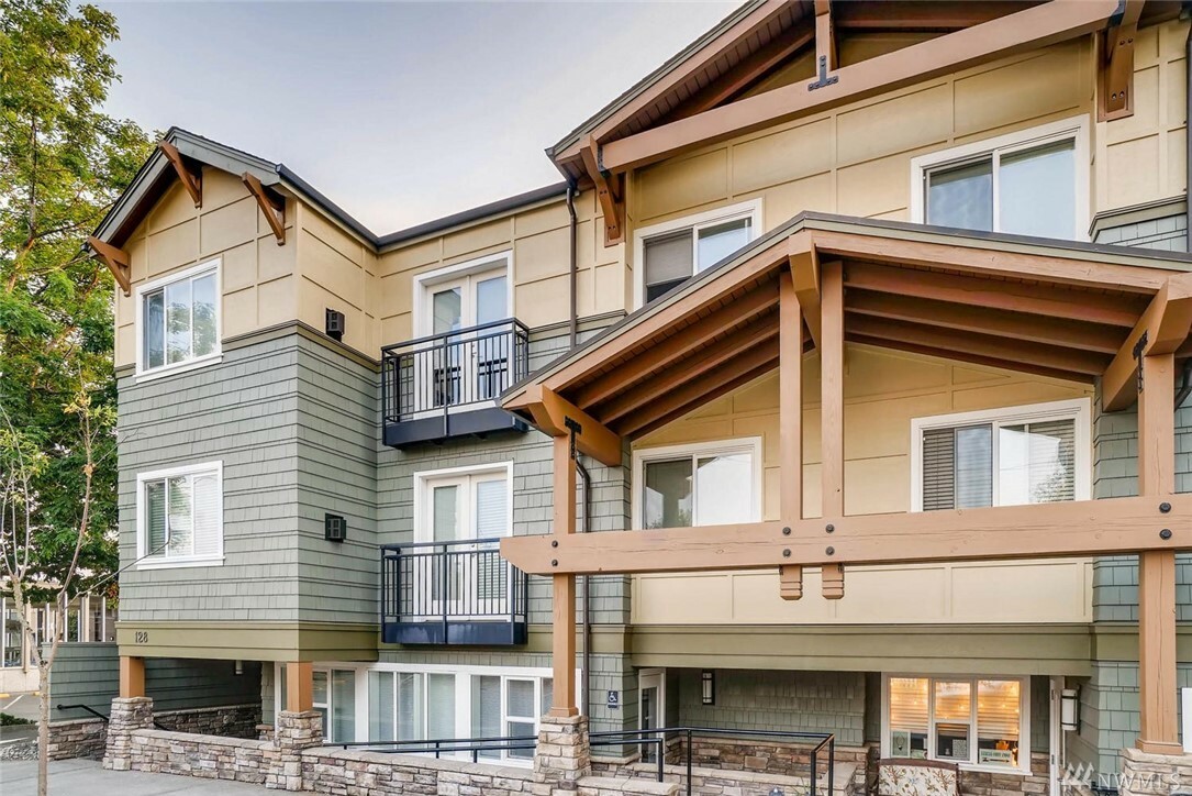 Property Photo: 128 4th Avenue S 201 WA 98020