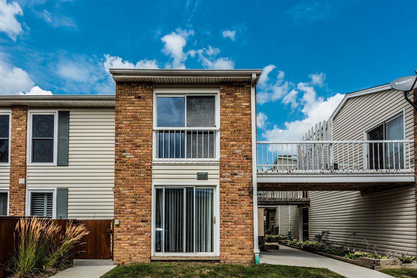 Property Photo: 1916 Kenilworth Circle IL 60169